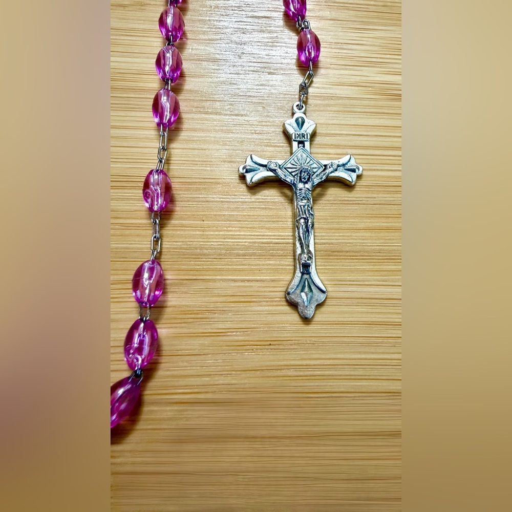 Vintage Women's Rosary Necklace with Pink Acrylic Beads_Stamped “Italy” - Picture 4 of 6